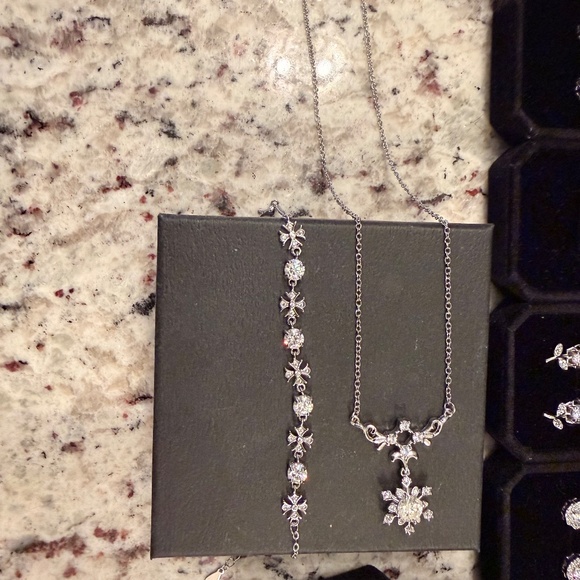 Mossainite Diamond Stud - Picture 5 of 8